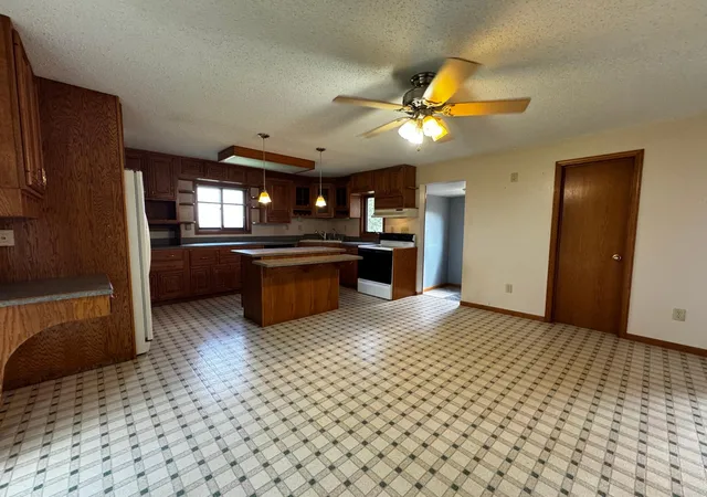 Photo 3 of Single family home for sale at 1567 County Rd 7, Balaton, MN 56115 | MLS# 7151815 | Listing updated on 2026-10-07