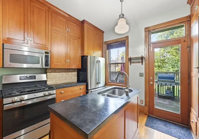 Photo 3 of Single family home for sale at 111 Isabel St E, Saint Paul, MN 55107 | MLS# 7151821 | Listing updated on 2026-10-07