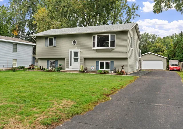 Photo 1 of Single family home for sale at 680 Hiawatha Ave, Saint Paul, MN 55127 | MLS# 7151822 | Listing updated on 2026-10-02