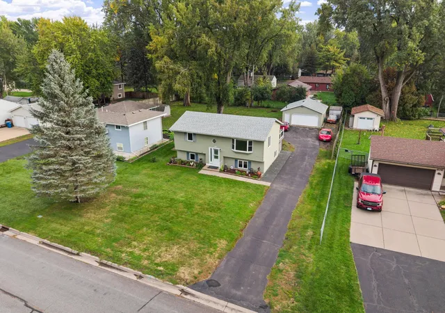 Photo 3 of Single family home for sale at 680 Hiawatha Ave, Saint Paul, MN 55127 | MLS# 7151822 | Listing updated on 2026-10-02