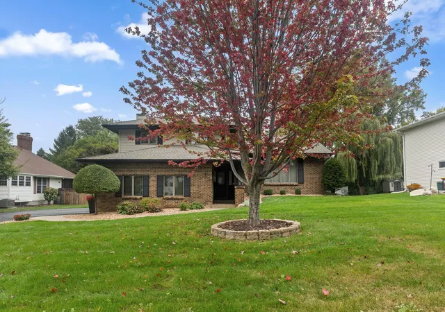 Photo 1 of Single family home for sale at 481 Marie Ave W, Saint Paul, MN 55118 | MLS# 7151831 | Listing updated on 2026-10-04