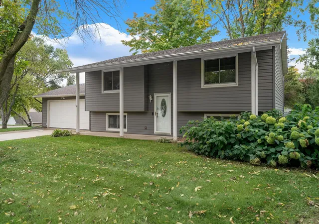 Photo 1 of Sale Pending at 10 Radel Pl, Owatonna, MN 55060 | MLS# 7151841 | Listing updated on 2026-10-16