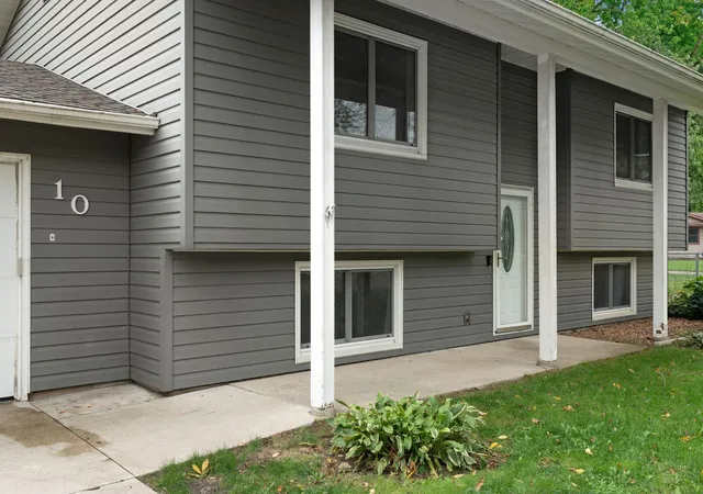 Photo 2 of Sale Pending at 10 Radel Pl, Owatonna, MN 55060 | MLS# 7151841 | Listing updated on 2026-10-16