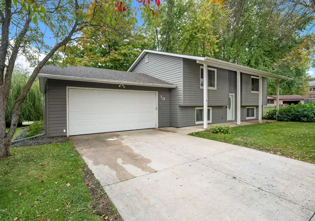 Photo 3 of Sale Pending at 10 Radel Pl, Owatonna, MN 55060 | MLS# 7151841 | Listing updated on 2026-10-16