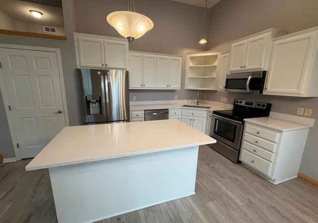 Photo 4 of Single family home for sale at 3110 Frontier Dr, Saint Paul, MN 55129 | MLS# 7151845 | Listing updated on 2026-10-05