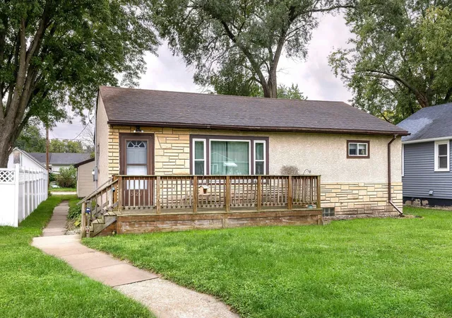 Photo 1 of Sale Pending at 521 S 2nd Street, La Crescent, MN 55947 | MLS# 7151855 | Listing updated on 2026-10-07