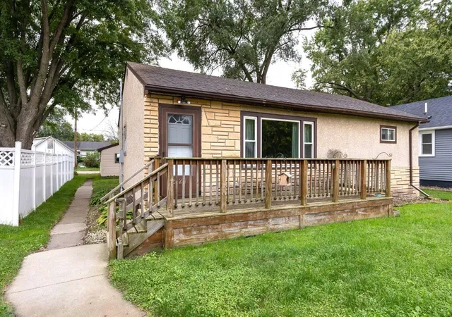 Photo 2 of Sale Pending at 521 S 2nd Street, La Crescent, MN 55947 | MLS# 7151855 | Listing updated on 2026-10-07