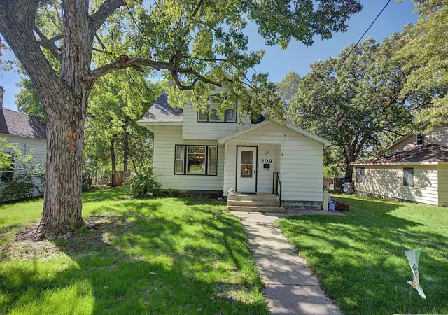 Photo 1 of Single family home for sale at 209 4th Avenue S, Sauk Rapids, MN 56379 | MLS# 7151877 | Listing updated on 2026-10-08