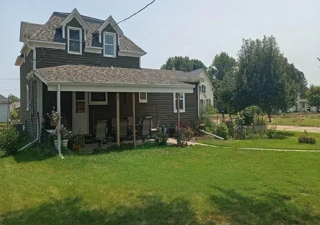 Photo 3 of Single family home for sale at 210 Snure St, Lakefield, MN 56150 | MLS# 7151889 | Listing updated on 2026-10-17