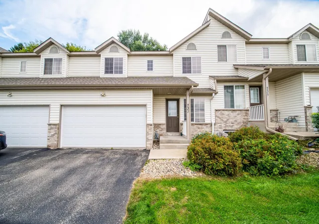 Photo 1 of Single family home for sale at 733 Baylee Pl Sw, Pine Island, MN 55963 | MLS# 7151894 | Listing updated on 2026-09-30