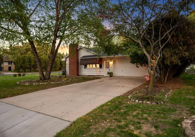 Photo 3 of Single family home for sale at 4617 W 90th Street, Minneapolis, MN 55437 | MLS# 7151904 | Listing updated on 2026-10-08