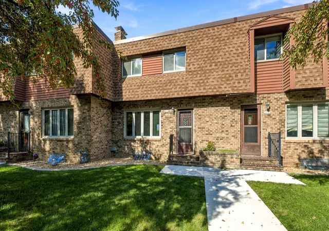 Photo 1 of Single family home for sale at 1402 E Gateway Cir S #H, Fargo, ND 58103 | MLS# 7151912 | Listing updated on 2026-10-03
