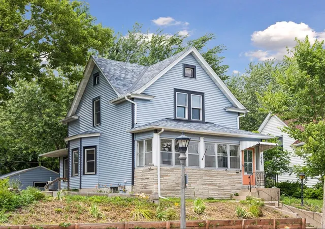 Photo 2 of Single family home for sale at 1037 Kent St, Saint Paul, MN 55117 | MLS# 7151937 | Listing updated on 2026-10-19