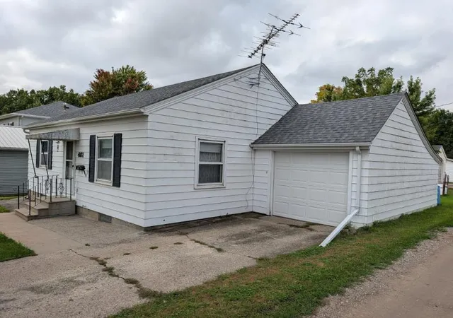 Photo 2 of Sale Pending at 461 2nd Street Nw, Wells, MN 56097 | MLS# 7151948 | Listing updated on 2026-09-30
