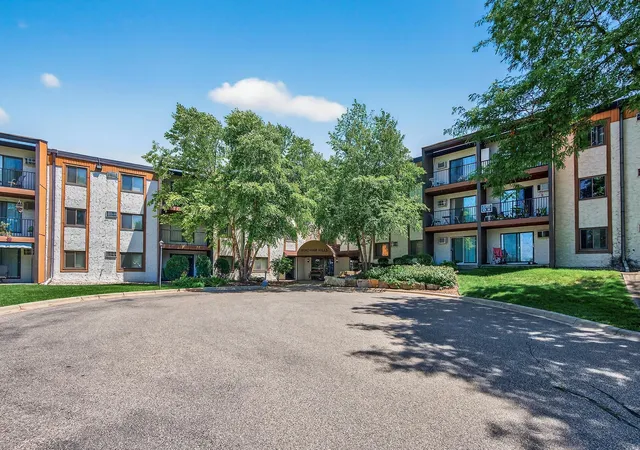 Photo 3 of Condo for sale at 401 E Burnsville Pkwy #124, Burnsville, MN 55337 | MLS# 7151959 | Listing updated on 2026-10-06