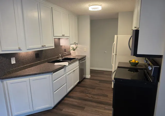Photo 4 of Condo for sale at 401 E Burnsville Pkwy #124, Burnsville, MN 55337 | MLS# 7151959 | Listing updated on 2026-10-06