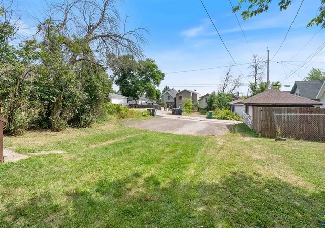 Photo 2 of Single family home for sale at 1110 E 10th Street, Duluth, MN 55805 | MLS# 7151969 | Listing updated on 2026-10-02
