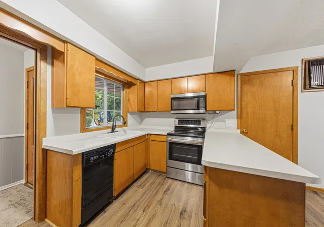 Photo 4 of Single family home for sale at 120 Brand Ave, Faribault, MN 55021 | MLS# 7151971 | Listing updated on 2026-10-02