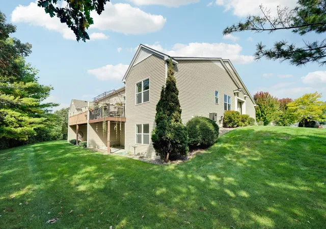 Photo 3 of Single family home for sale at 218 River Woods Dr W, Saint Paul Park, MN 55071 | MLS# 7151972 | Listing updated on 2026-10-07