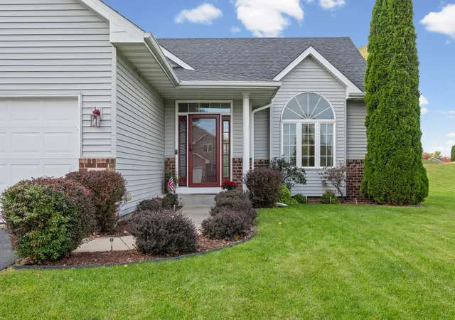 Photo 3 of Single family home for sale at 1103 Singing Hills Dr SE, Lonsdale, MN 55046 | MLS# 7152008 | Listing updated on 2026-10-20