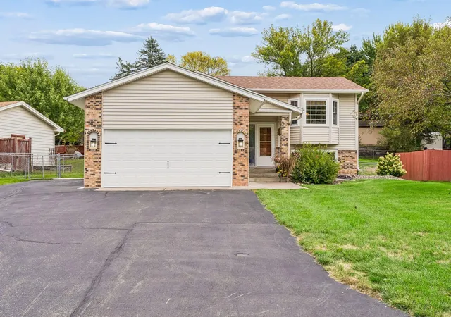 Photo 1 of Sale Pending at 4712 Covington Ct, Saint Paul, MN 55122 | MLS# 7152019 | Listing updated on 2026-10-20