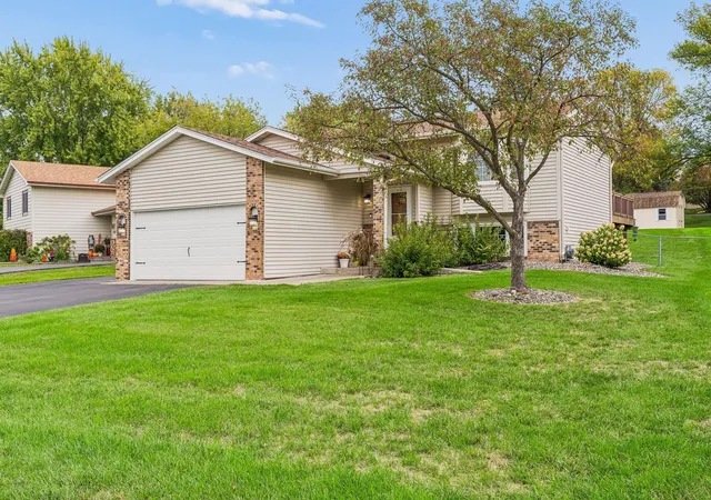 Photo 2 of Sale Pending at 4712 Covington Ct, Saint Paul, MN 55122 | MLS# 7152019 | Listing updated on 2026-10-20