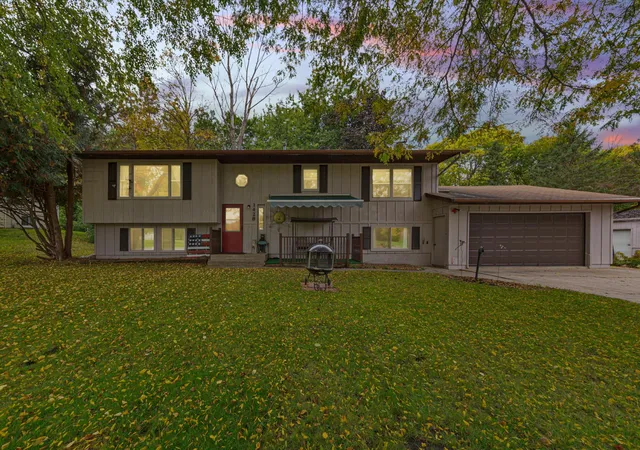 Photo 3 of Single family home for sale at 1428 11th Avenue NE, Faribault, MN 55021 | MLS# 7152021 | Listing updated on 2026-10-05