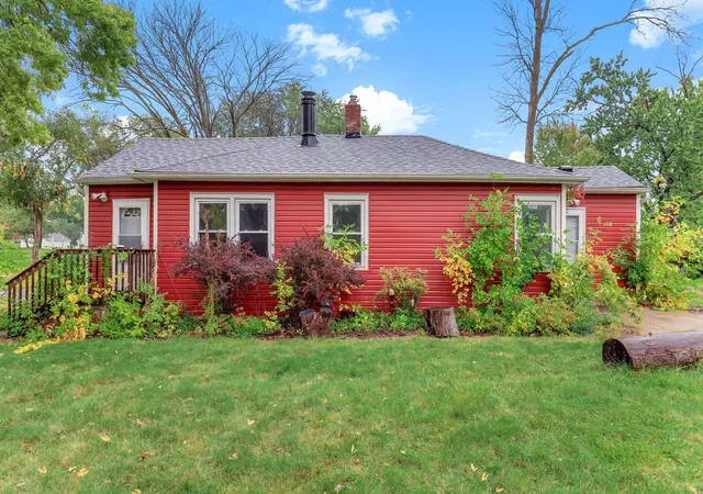 Photo 1 of Single family home for sale at 2526 2nd Street N, Saint Paul, MN 55109 | MLS# 7152028 | Listing updated on 2026-10-07