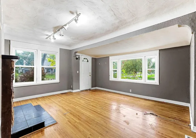 Photo 3 of Single family home for sale at 2526 2nd Street N, Saint Paul, MN 55109 | MLS# 7152028 | Listing updated on 2026-10-07