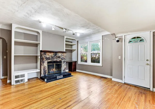 Photo 3 of Single family home for sale at 2526 2nd Street N, Saint Paul, MN 55109 | MLS# 7152028 | Listing updated on 2026-10-07