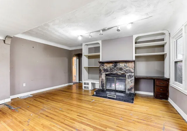 Photo 4 of Single family home for sale at 2526 2nd Street N, Saint Paul, MN 55109 | MLS# 7152028 | Listing updated on 2026-10-07