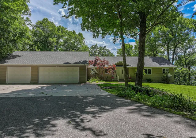 Photo 3 of Single family home for sale at 1850 Petes Point Ln Sw, Alexandria, MN 56308 | MLS# 7152045 | Listing updated on 2026-10-03