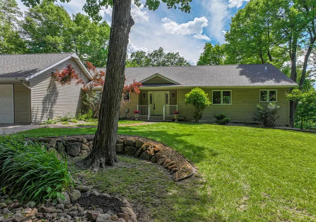 Photo 4 of Single family home for sale at 1850 Petes Point Ln SW, Alexandria, MN 56308 | MLS# 7152045 | Listing updated on 2026-10-03