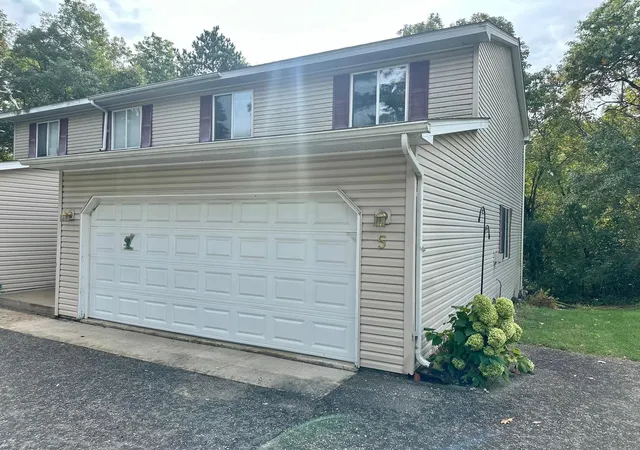 Photo 2 of Townhouse for sale at 806 Pine St #5, Park Rapids, MN 56470 | MLS# 7152046 | Listing updated on 2026-09-30