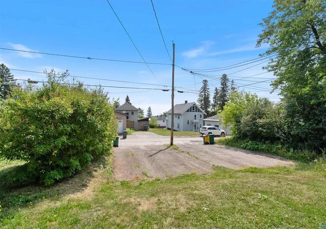 Photo 3 of Single family home for sale at 1010 E 9th Street, Duluth, MN 55805 | MLS# 7152058 | Listing updated on 2026-10-02