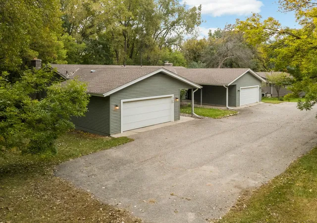 Photo 2 of Townhouse for sale at 6775 W 192nd Avenue, Eden Prairie, MN 55346 | MLS# 7152121 | Listing updated on 2026-10-16
