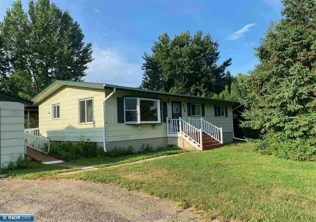 Photo 2 of Single family home for sale at 208 Andover Rd, Hoyt Lakes, MN 55750 | MLS# 7152144 | Listing updated on 2026-09-30