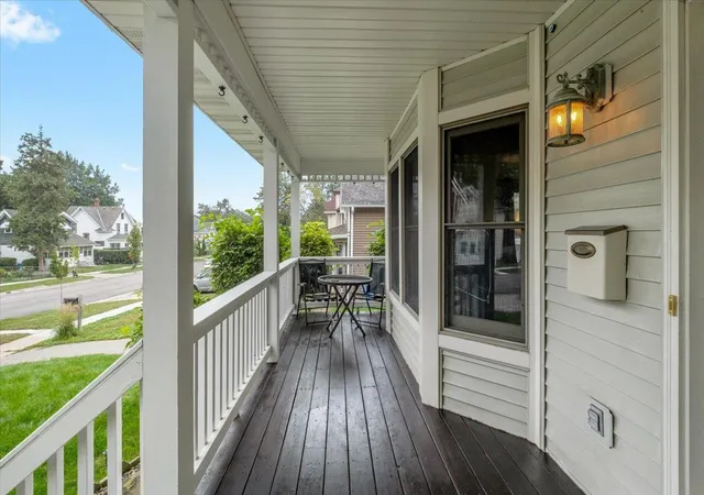 Photo 2 of Single family home for sale at 220 Baker St E, Saint Paul, MN 55107 | MLS# 7152148 | Listing updated on 2026-10-07