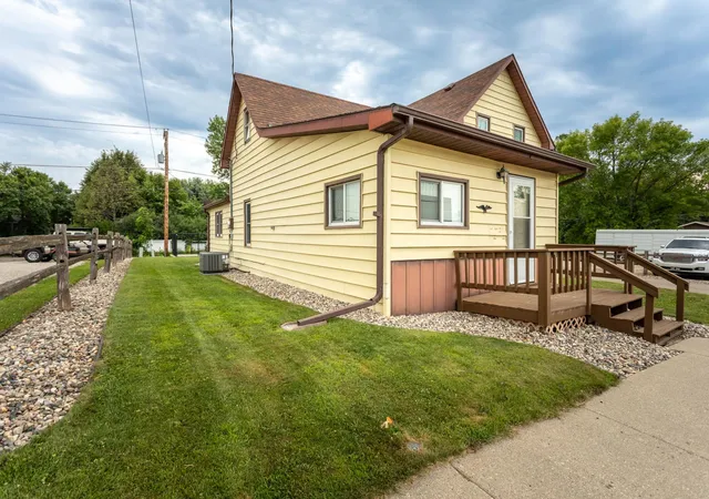 Photo 3 of Sale Pending at 23 1st Avenue Sw, Glenwood, MN 56334 | MLS# 7152158 | Listing updated on 2026-10-07