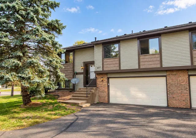 Photo 1 of Single family home for sale at 2817 Wimbledon Ridge, Saint Paul, MN 55125 | MLS# 7152164 | Listing updated on 2026-10-06