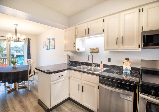 Photo 3 of Single family home for sale at 2817 Wimbledon Ridge, Saint Paul, MN 55125 | MLS# 7152164 | Listing updated on 2026-10-06