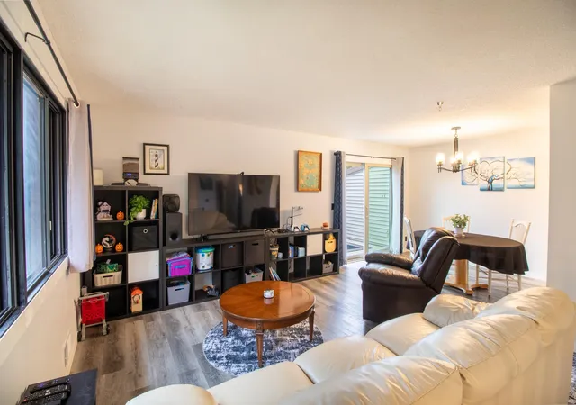 Photo 4 of Single family home for sale at 2817 Wimbledon Ridge, Saint Paul, MN 55125 | MLS# 7152164 | Listing updated on 2026-10-06
