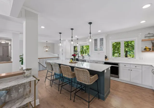 Photo 4 of Single family home for sale at 2312 Sheridan Hills Rd, Wayzata, MN 55391 | MLS# 7152177 | Listing updated on 2026-09-30