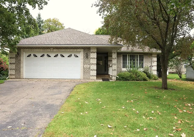 Photo 1 of Single family home for sale at 425 2nd Avenue Ne, Milaca, MN 56353 | MLS# 7152182 | Listing updated on 2026-09-30