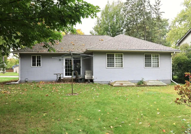 Photo 2 of Single family home for sale at 425 2nd Avenue Ne, Milaca, MN 56353 | MLS# 7152182 | Listing updated on 2026-09-30