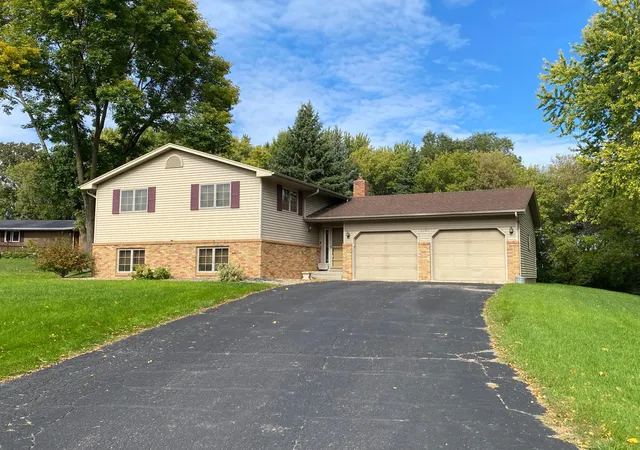 Photo 2 of Single family home for sale at 1760 48th Avenue Ne, Willmar, MN 56201 | MLS# 7152187 | Listing updated on 2026-10-13