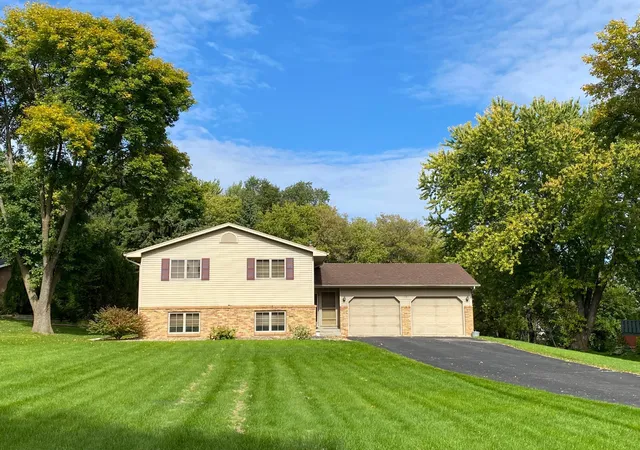 Photo 3 of Single family home for sale at 1760 48th Avenue Ne, Willmar, MN 56201 | MLS# 7152187 | Listing updated on 2026-10-09