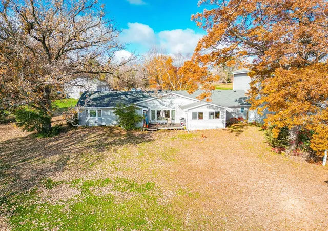 Photo 2 of Single family home for sale at 9225 Lake Blvd, Chisago City, MN 55013 | MLS# 7152215 | Listing updated on 2026-10-01