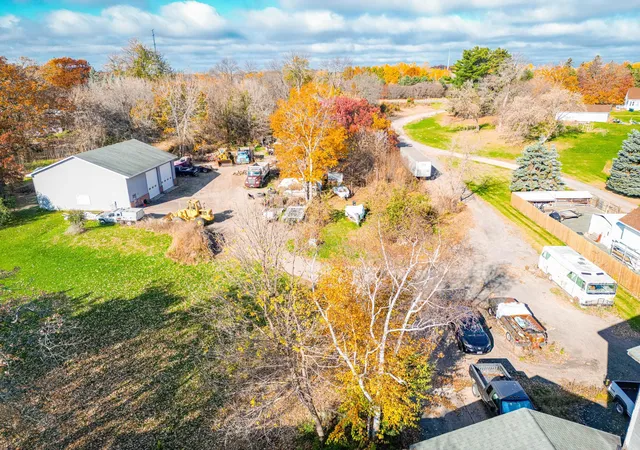 Photo 3 of Single family home for sale at 9225 Lake Blvd, Chisago City, MN 55013 | MLS# 7152215 | Listing updated on 2026-10-01