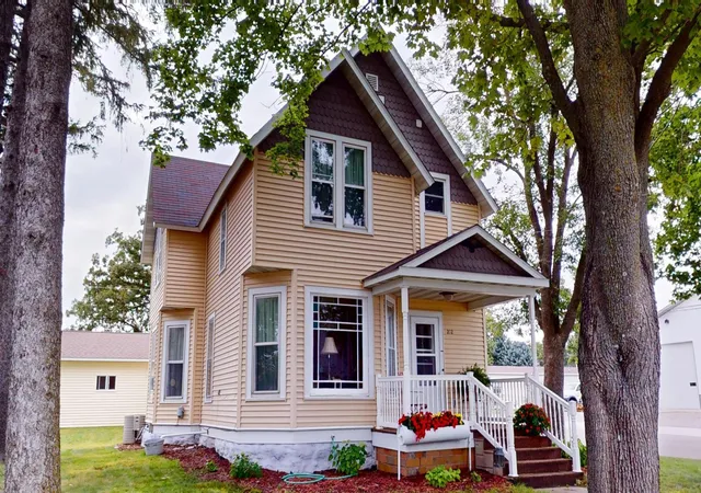 Photo 1 of Single family home for sale at 202 Broadway S, Alden, MN 56009 | MLS# 7152217 | Listing updated on 2026-10-05